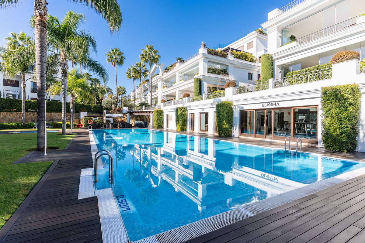 2 Bedroom Apartment for Sale in Estepona — view 16