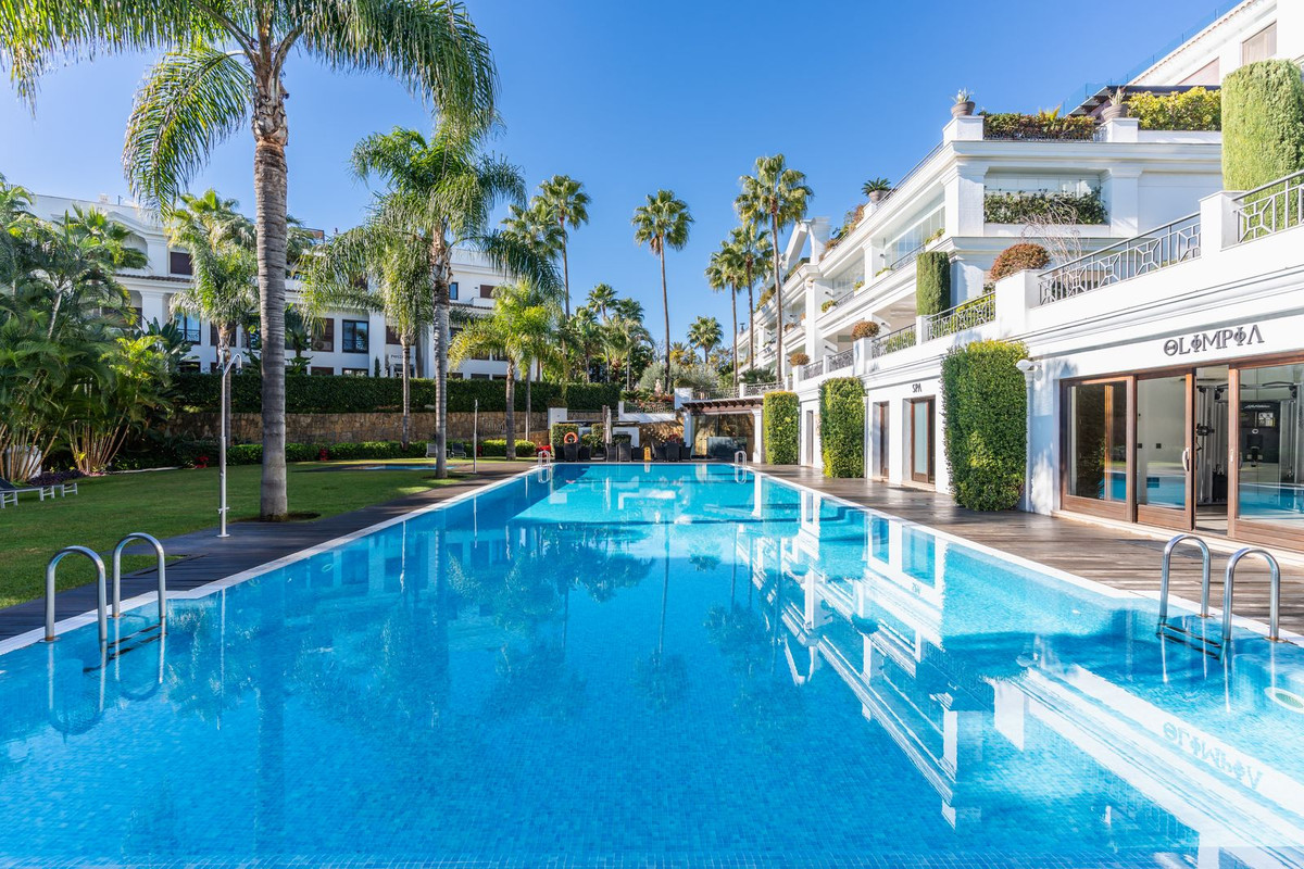 2 Bedroom Apartment for Sale in Estepona — view 17