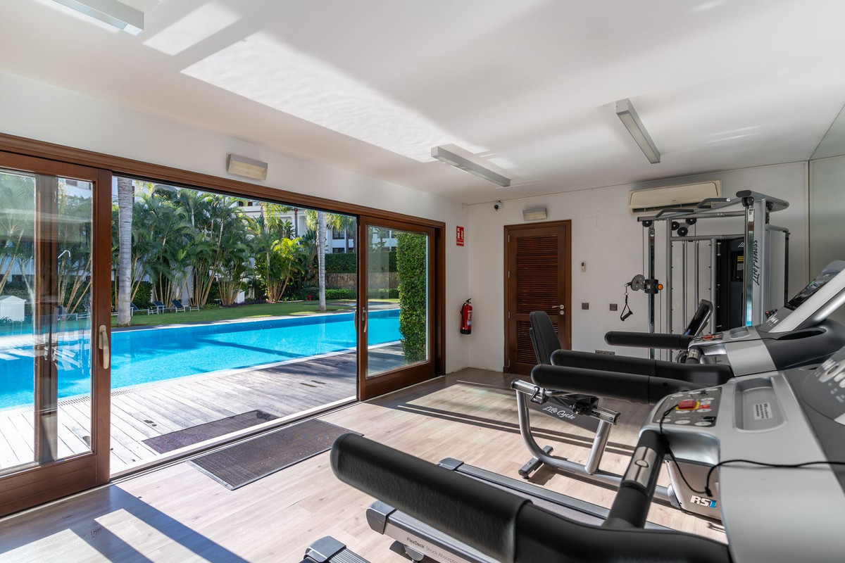 2 Bedroom Apartment for Sale in Estepona — view 18