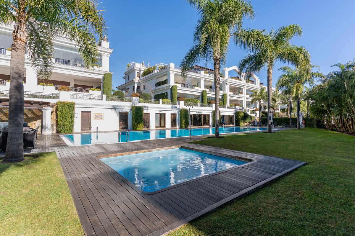 2 Bedroom Apartment for Sale in Estepona — view 20