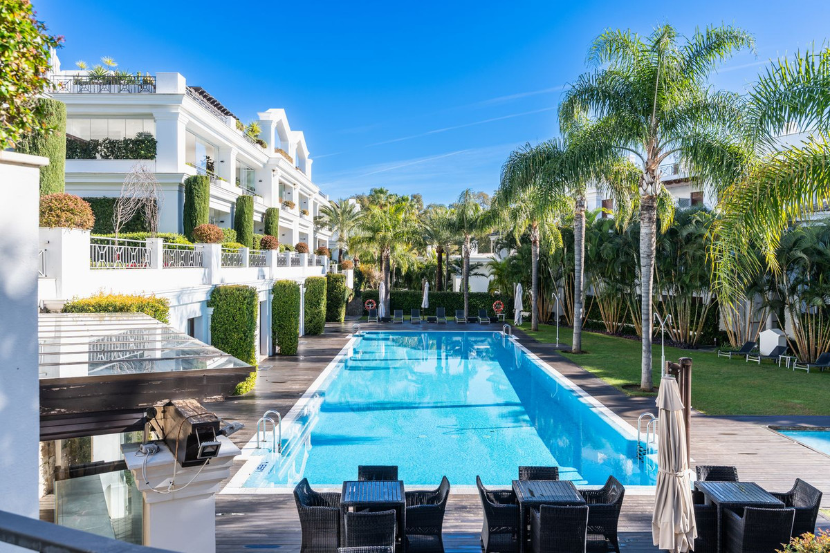 2 Bedroom Apartment for Sale in Estepona