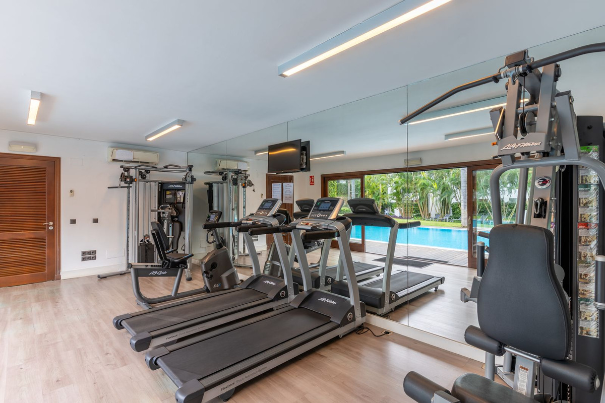 2 Bedroom Apartment for Sale in Estepona — view 11