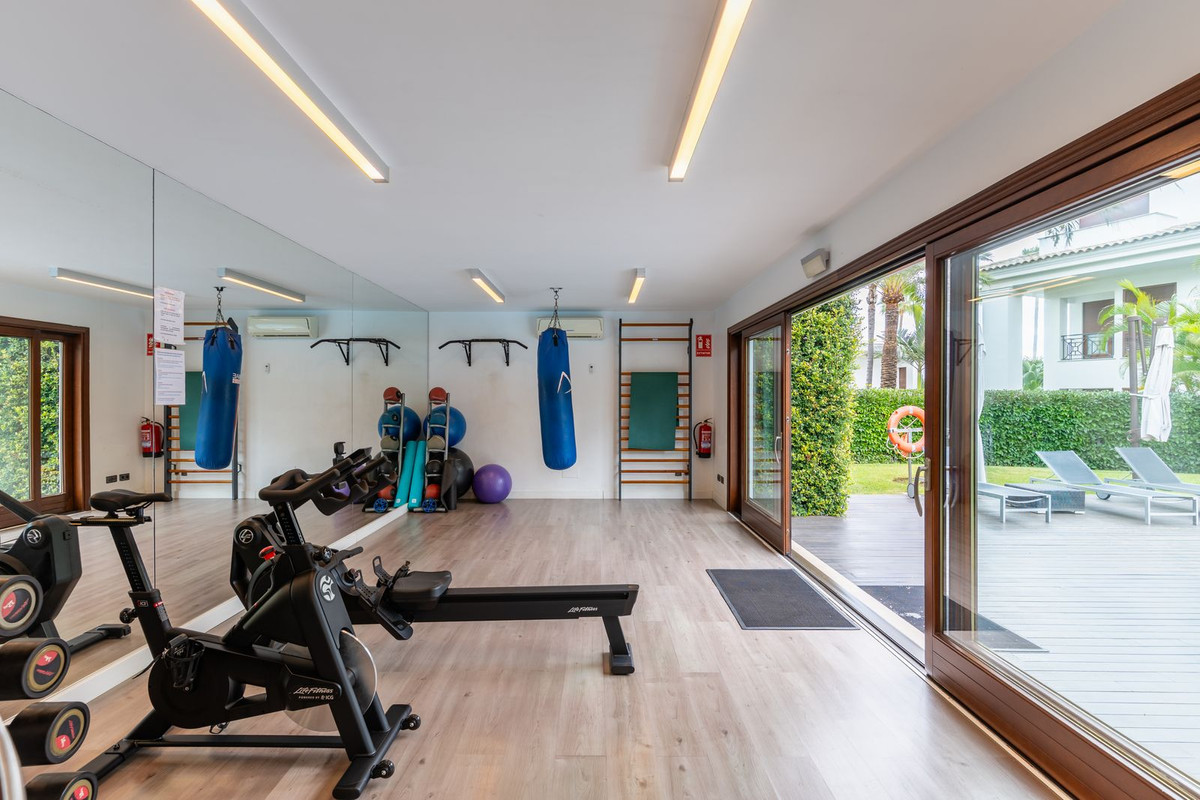 2 Bedroom Apartment for Sale in Estepona — view 12