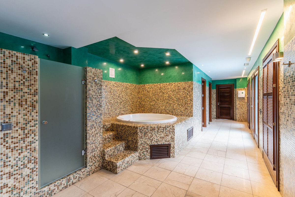 2 Bedroom Apartment for Sale in Estepona — view 14