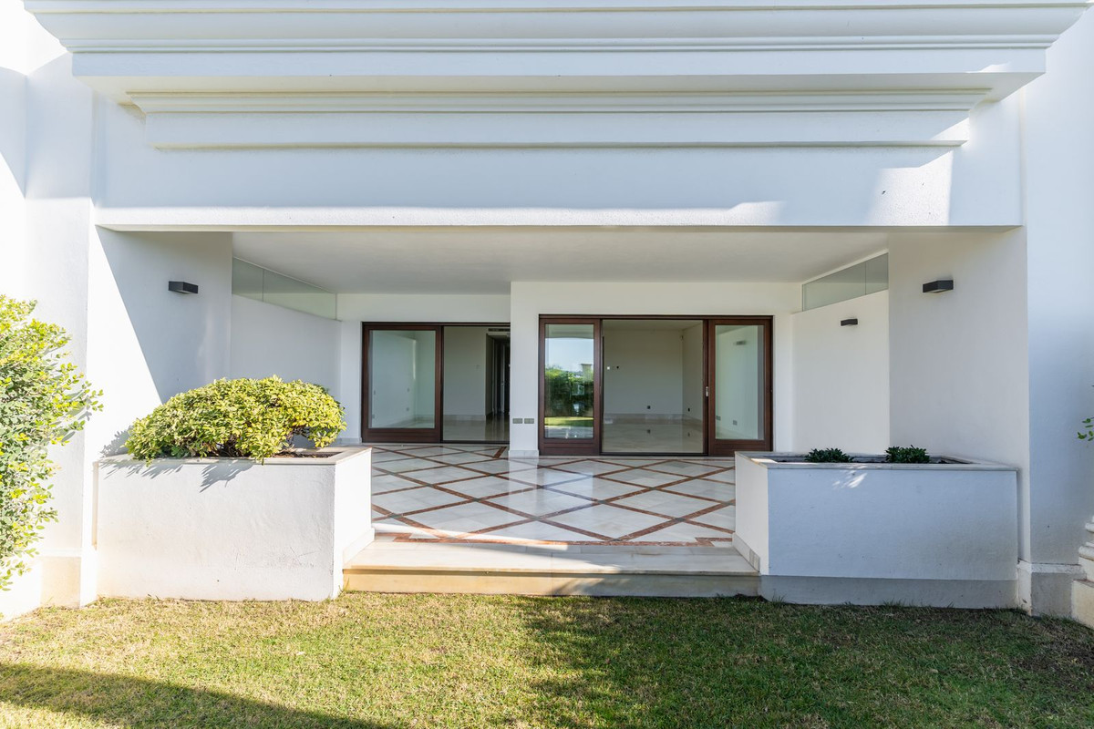 2 Bedroom Apartment for Sale in Estepona — view 16