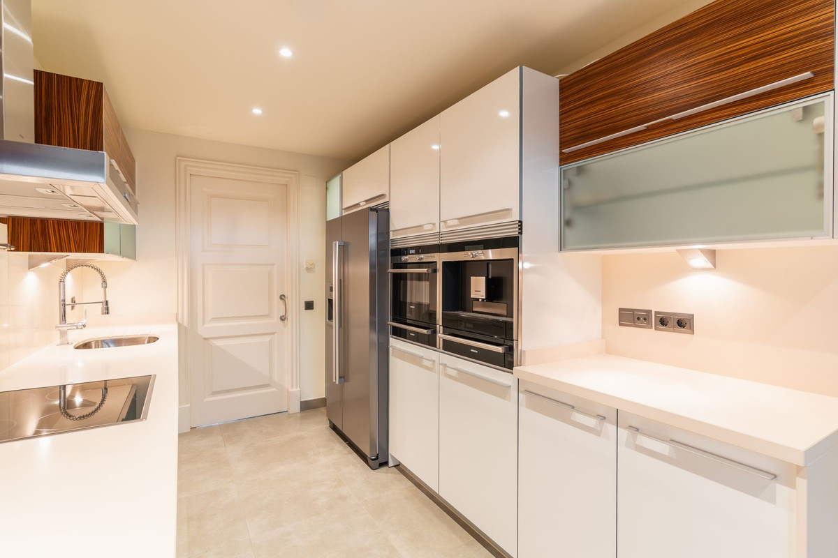 2 Bedroom Apartment for Sale in Estepona — 3