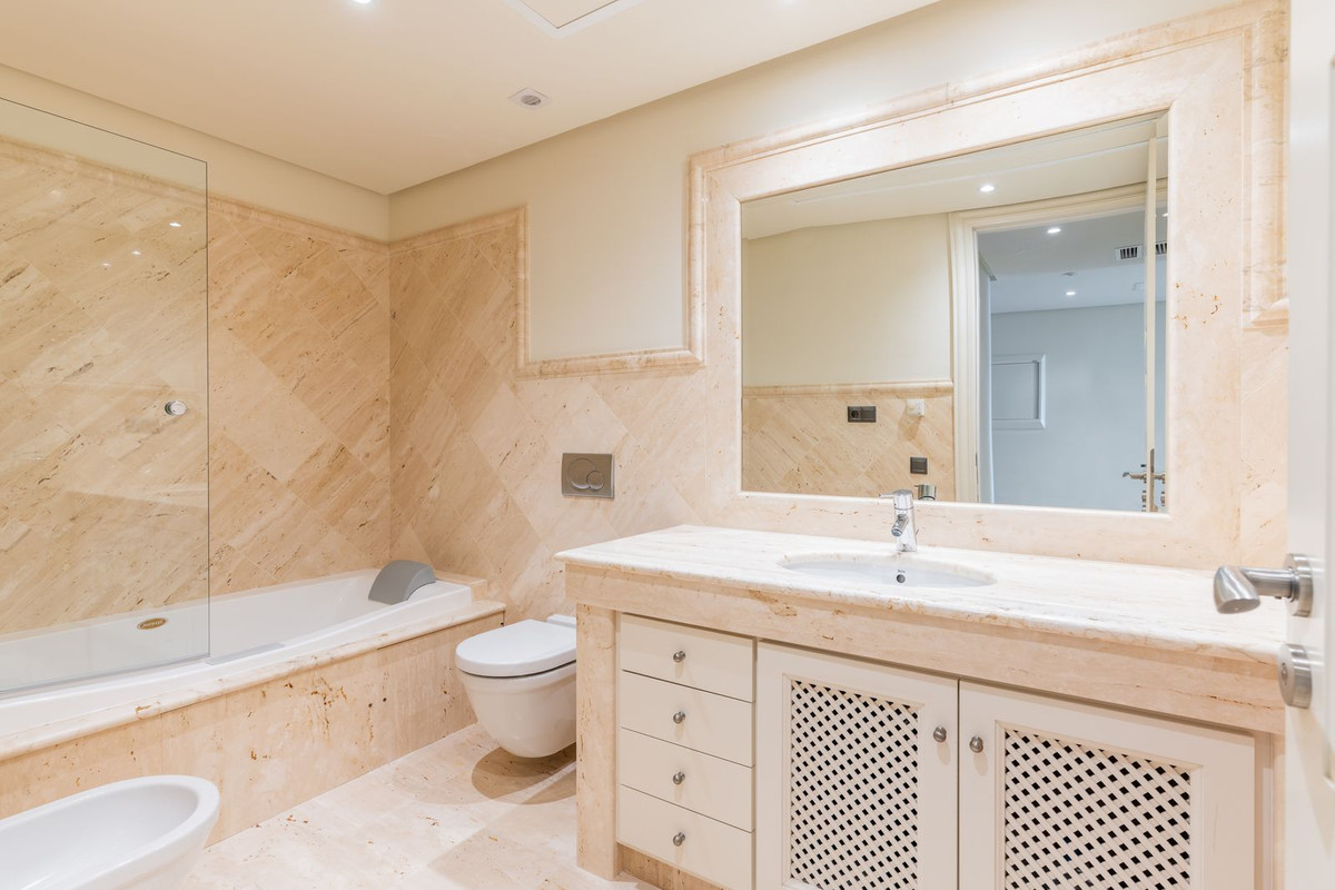 2 Bedroom Apartment for Sale in Estepona — 5