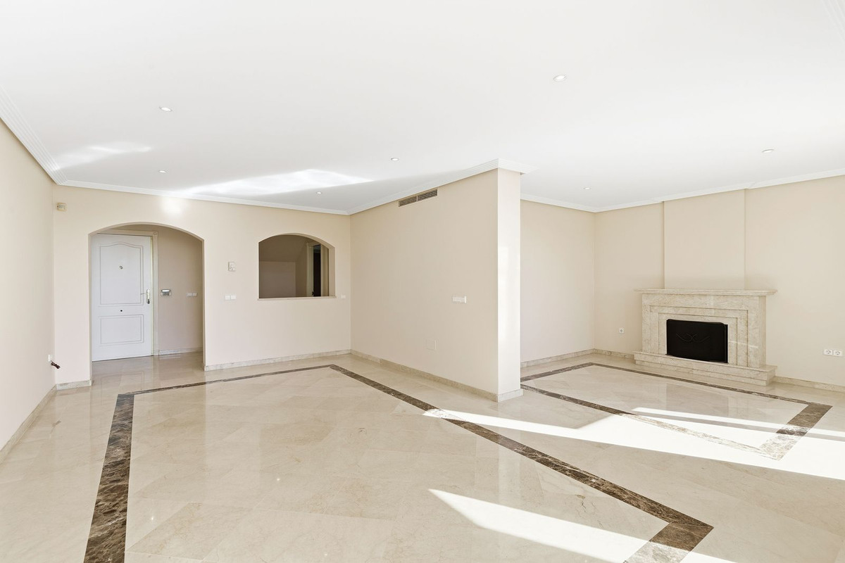 4 Bedroom Apartment for Sale in Los Arqueros — 4