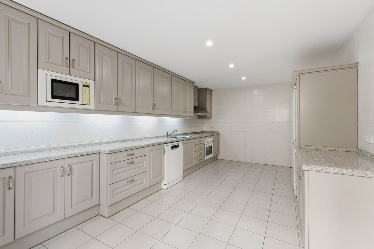 4 Bedroom Apartment for Sale in Los Arqueros — 5