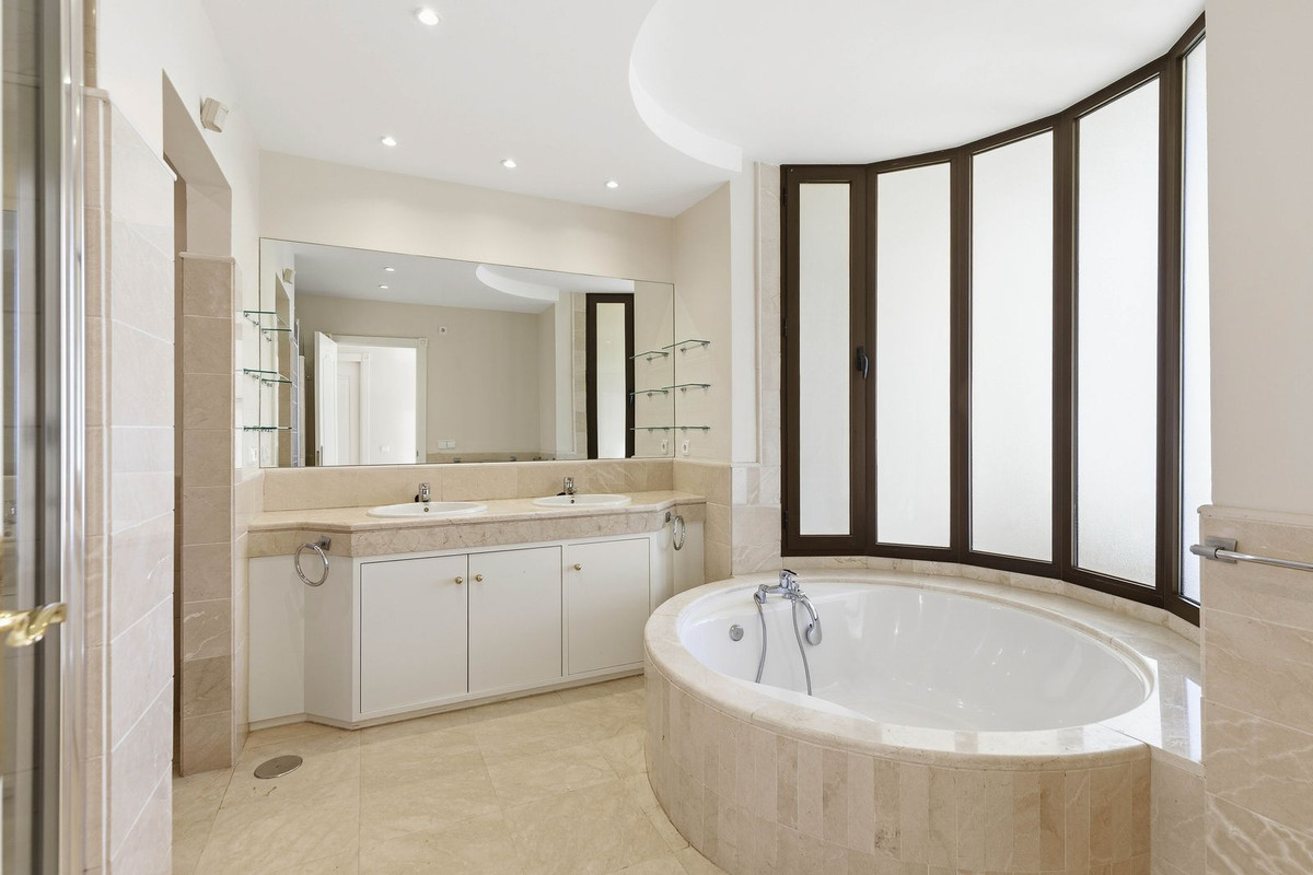 4 Bedroom Apartment for Sale in Los Arqueros — 7