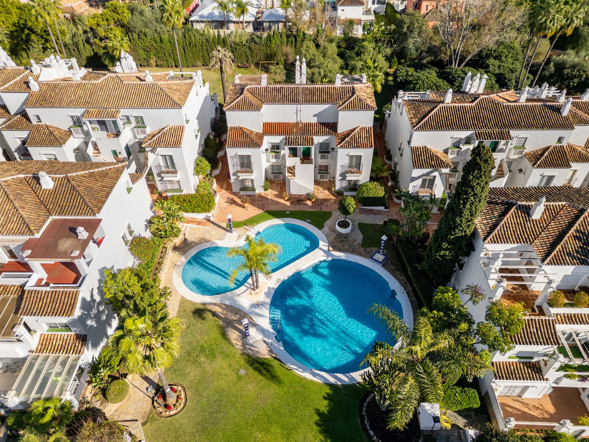3 Bedroom Apartment for Sale in Nagüeles — 4