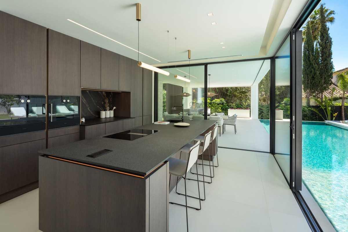 5 Bedroom Villa for Sale in Marbella — 2