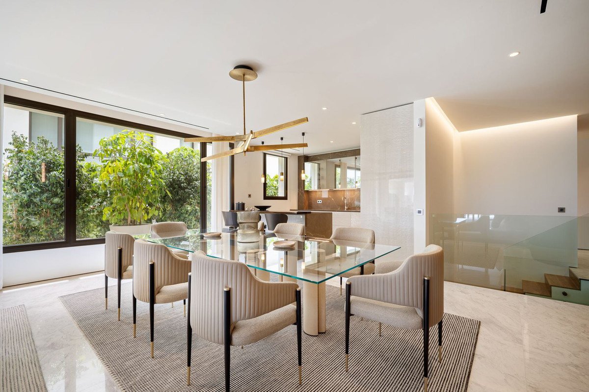 5 Bedroom Apartment for Sale in Marbella — 5