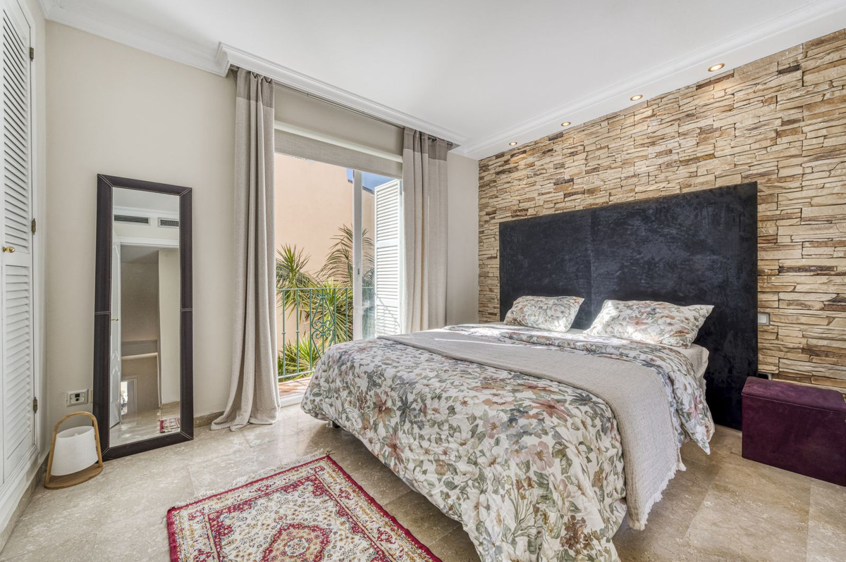 3 Bedroom Villa for Sale in Marbella — view 12