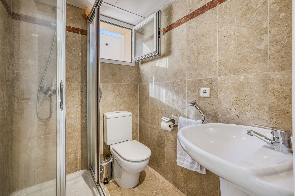 3 Bedroom Villa for Sale in Marbella — view 15