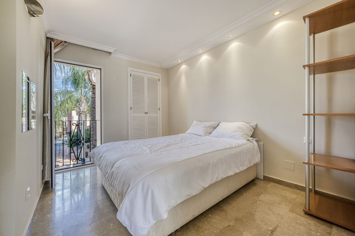 3 Bedroom Villa for Sale in Marbella — view 16
