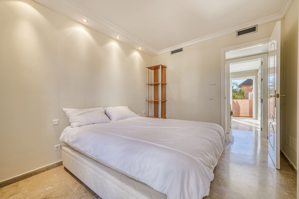 3 Bedroom Villa for Sale in Marbella — view 17