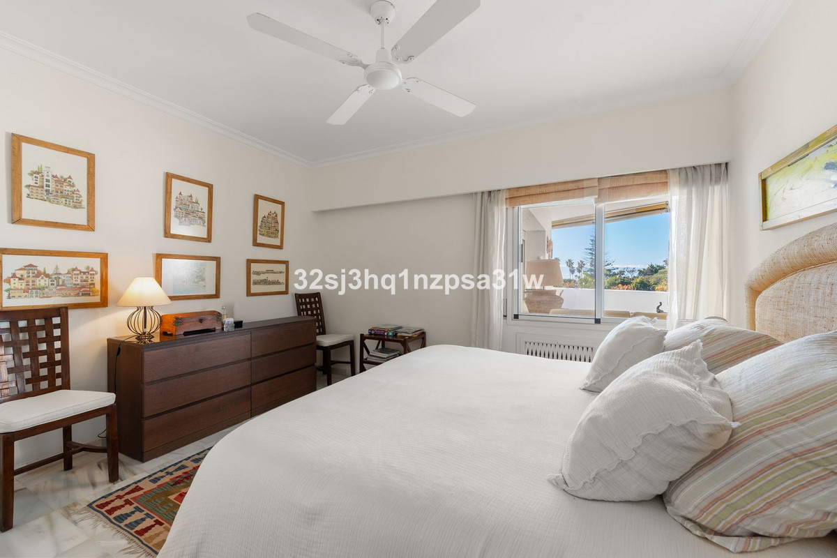 4 Bedroom Apartment for Sale in Guadalmina Baja — view 11