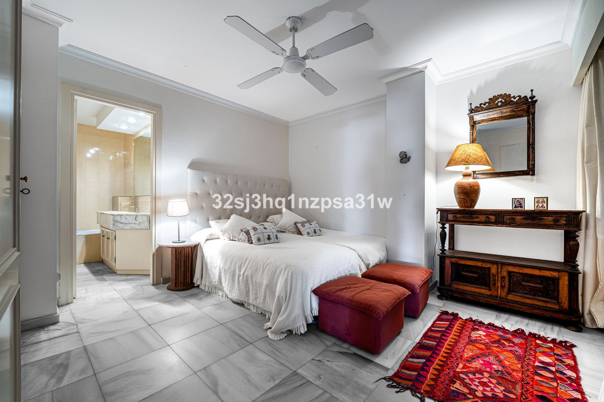 4 Bedroom Apartment for Sale in Guadalmina Baja — view 12