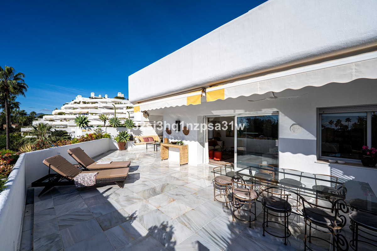 4 Bedroom Apartment for Sale in Guadalmina Baja — view 15