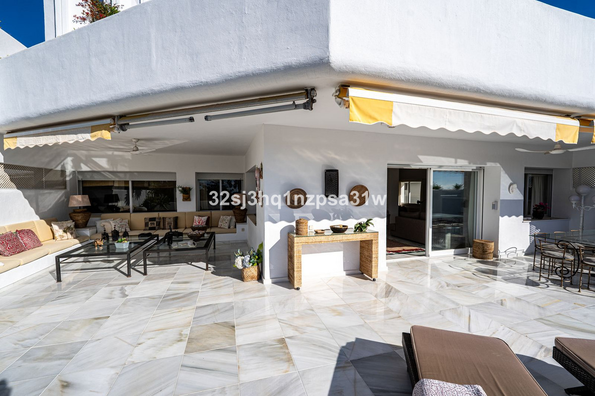 4 Bedroom Apartment for Sale in Guadalmina Baja — view 16