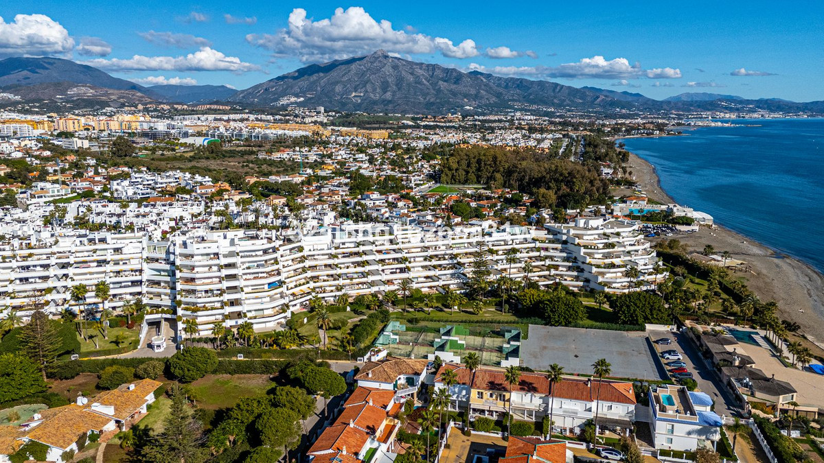 4 Bedroom Apartment for Sale in Guadalmina Baja — view 18
