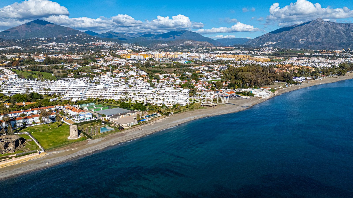 4 Bedroom Apartment for Sale in Guadalmina Baja — view 19