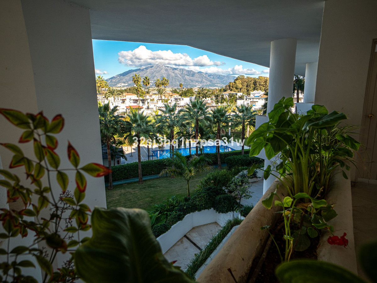 4 Bedroom Apartment for Sale in Guadalmina Baja — view 20