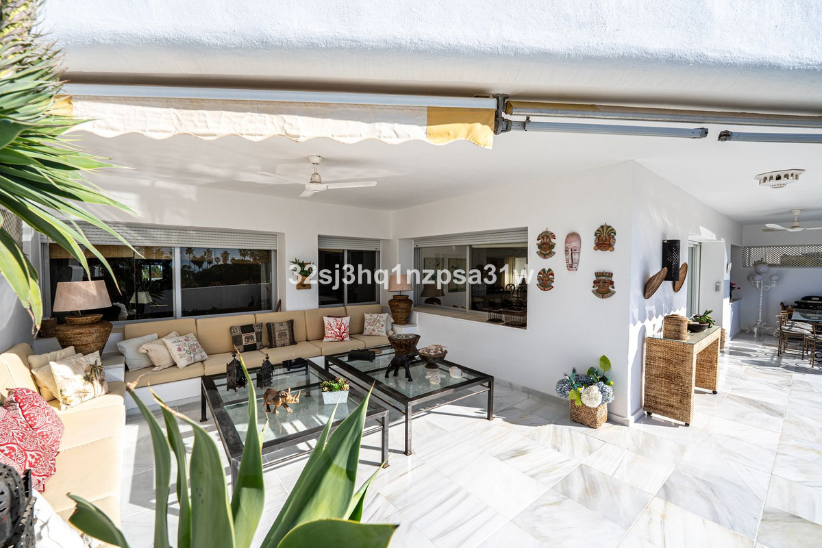 4 Bedroom Apartment for Sale in Guadalmina Baja — 4