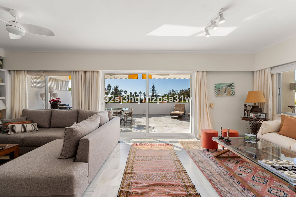 4 Bedroom Apartment for Sale in Guadalmina Baja — 5