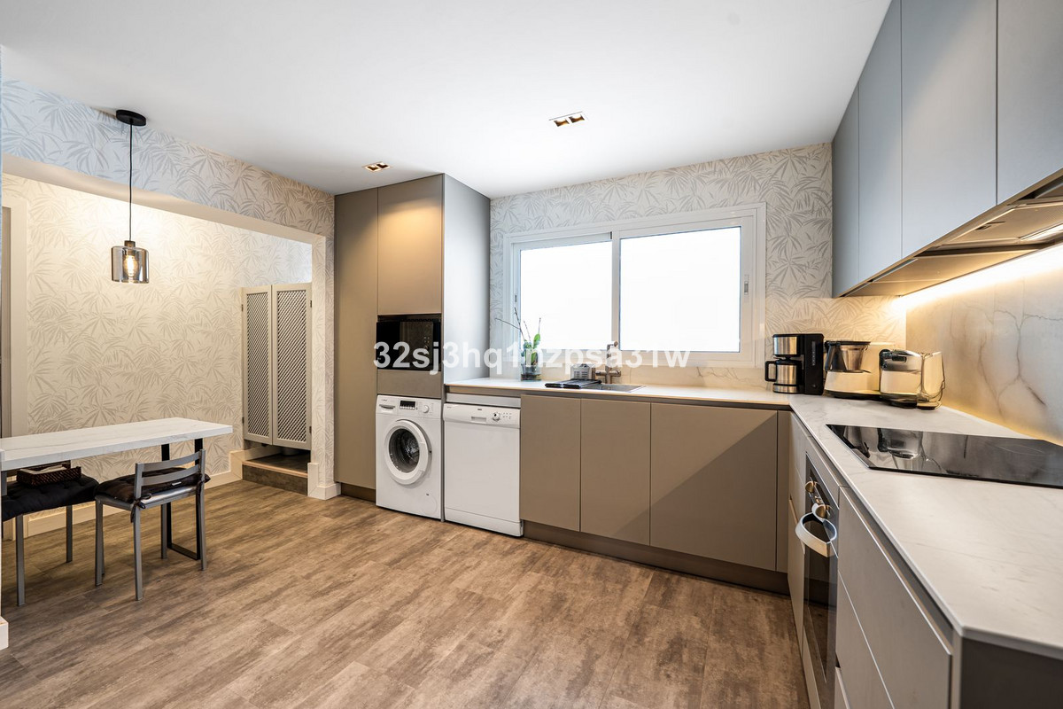 4 Bedroom Apartment for Sale in Guadalmina Baja — 7