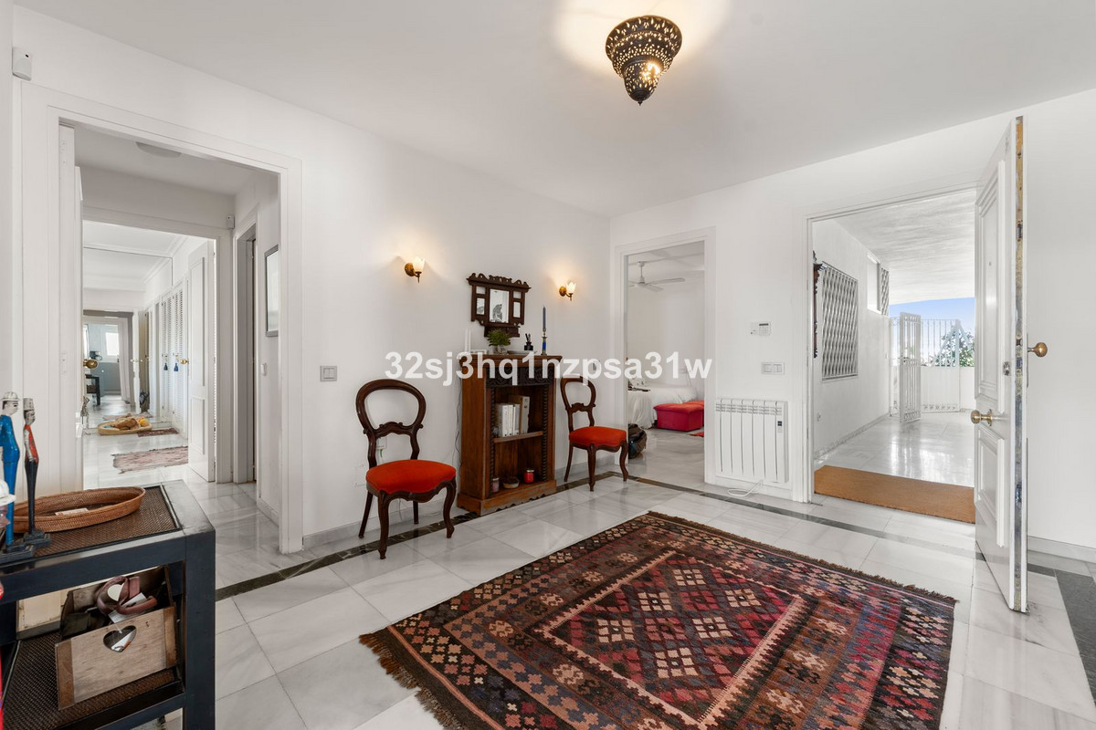 4 Bedroom Apartment for Sale in Guadalmina Baja — 8
