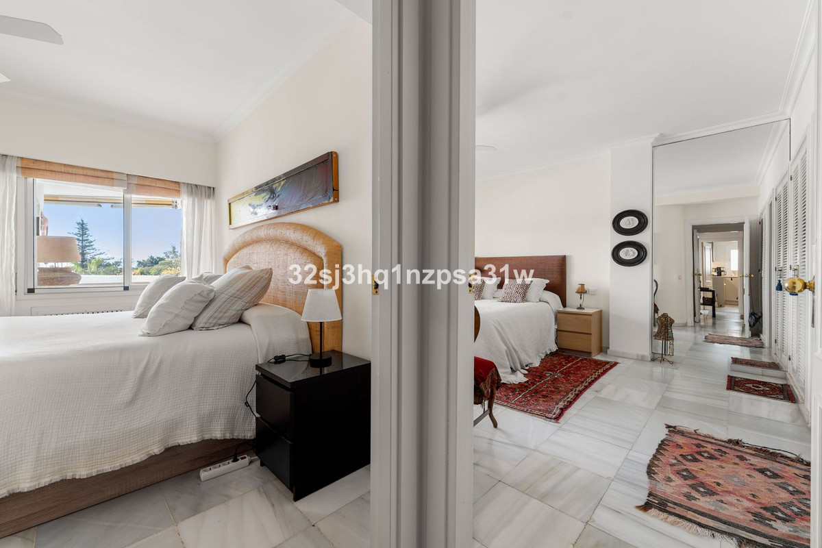 4 Bedroom Apartment for Sale in Guadalmina Baja — 9