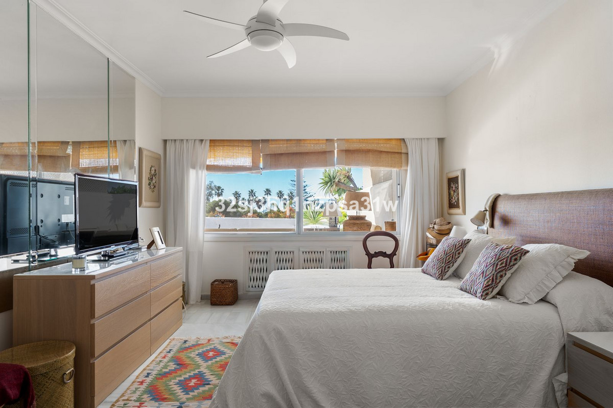 4 Bedroom Apartment for Sale in Guadalmina Baja — view 10