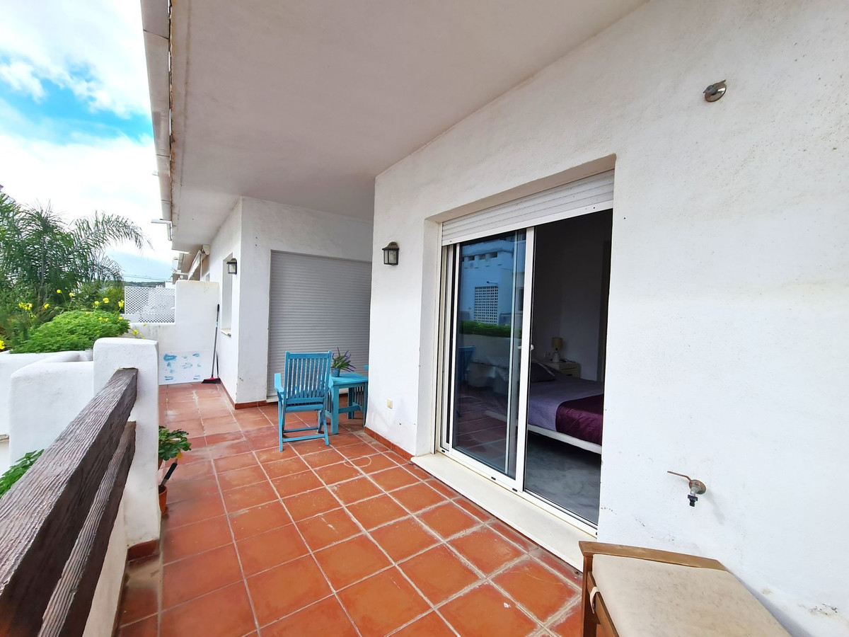 3 Bedroom Apartment for Sale in Estepona — view 11