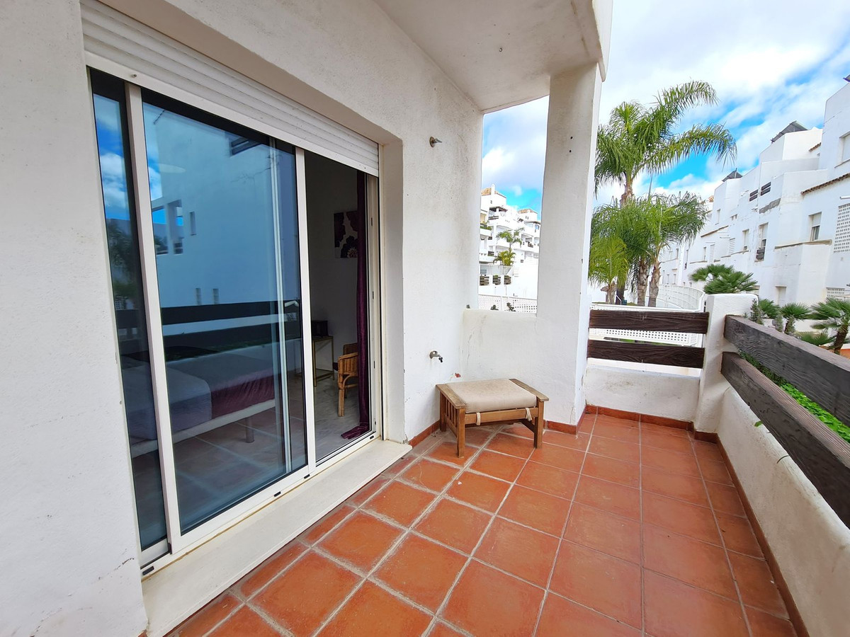 3 Bedroom Apartment for Sale in Estepona — view 12