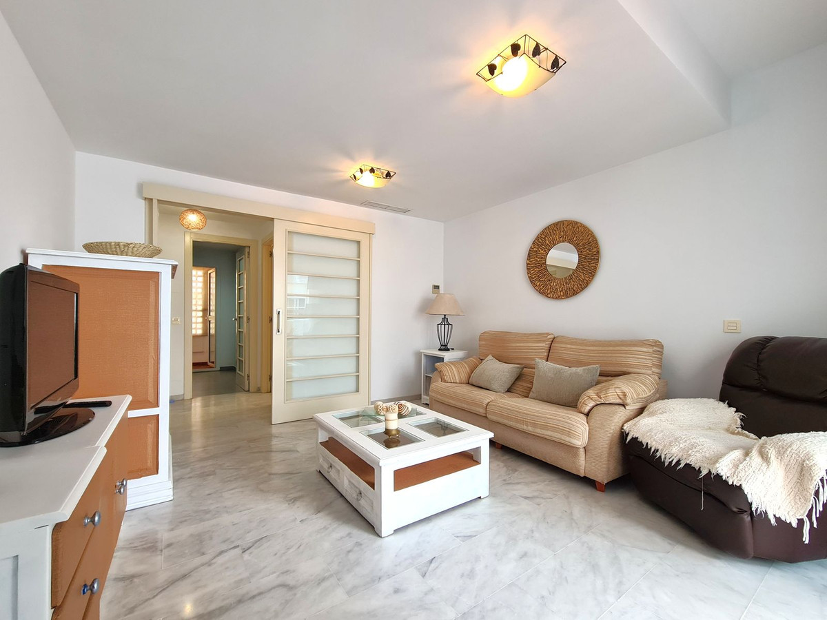 3 Bedroom Apartment for Sale in Estepona — view 14