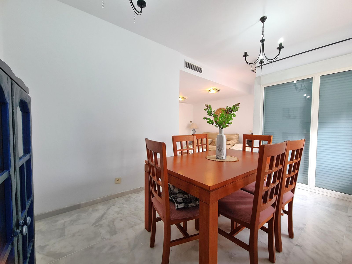 3 Bedroom Apartment for Sale in Estepona — view 16