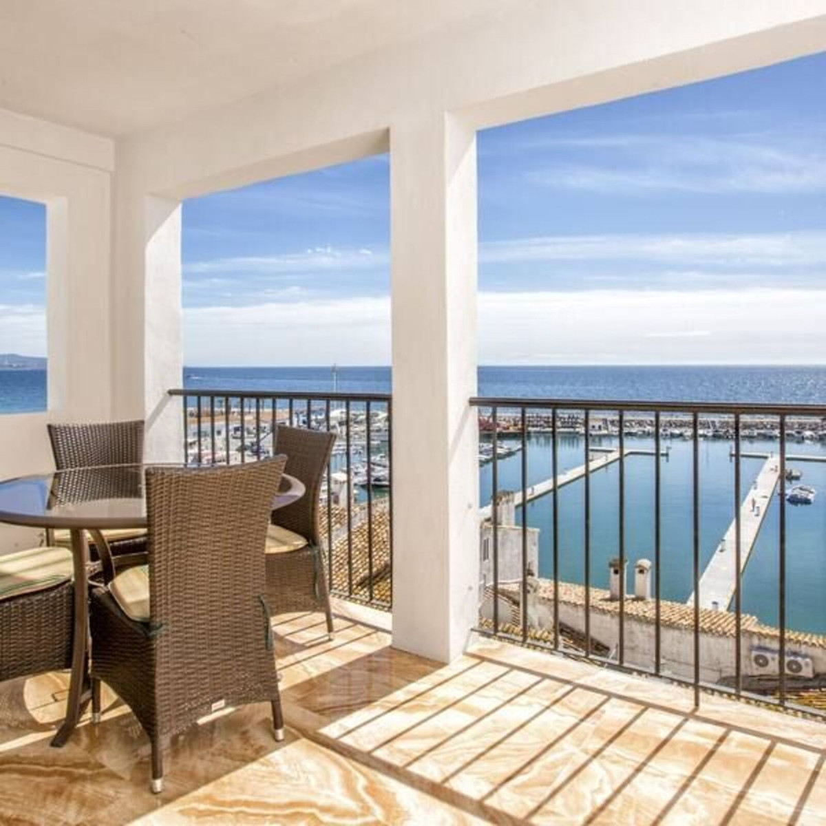 2 Bedroom Apartment for Sale in Puerto Banús — 5