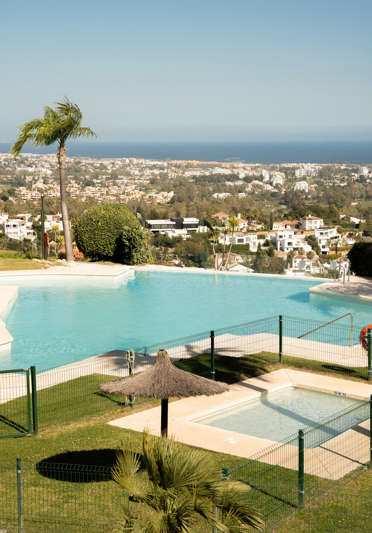 3 Bedroom Apartment for Sale in Benahavís — 2