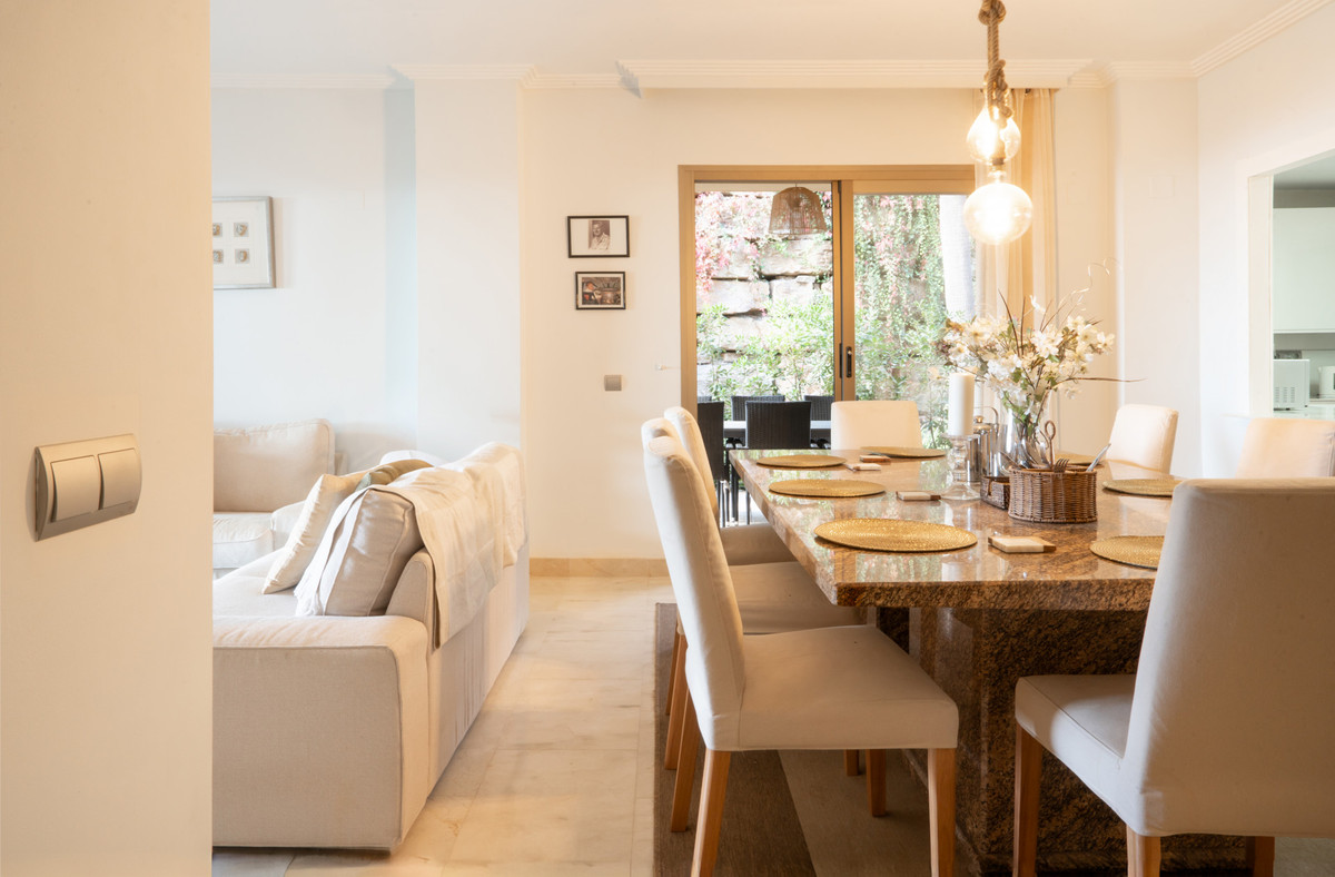3 Bedroom Apartment for Sale in Benahavís — view 11