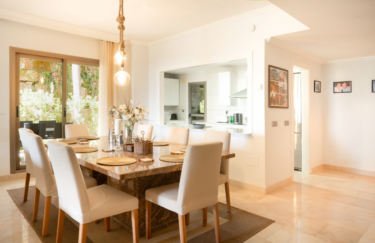 3 Bedroom Apartment for Sale in Benahavís — view 12