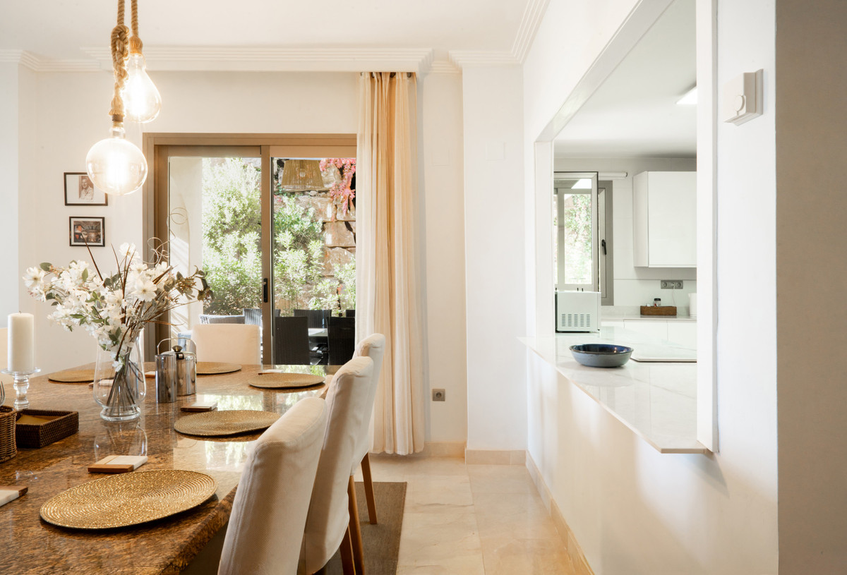 3 Bedroom Apartment for Sale in Benahavís — view 13