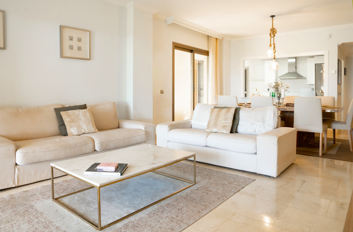 3 Bedroom Apartment for Sale in Benahavís — view 18