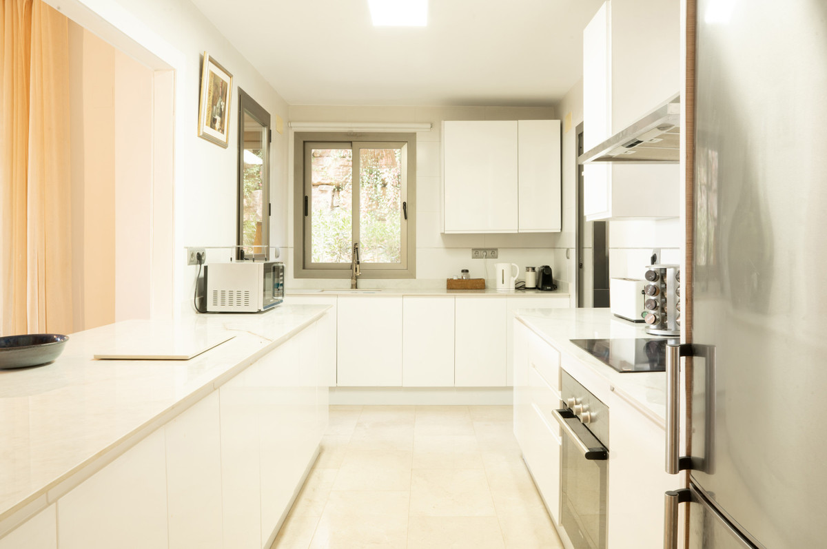 3 Bedroom Apartment for Sale in Benahavís — 5