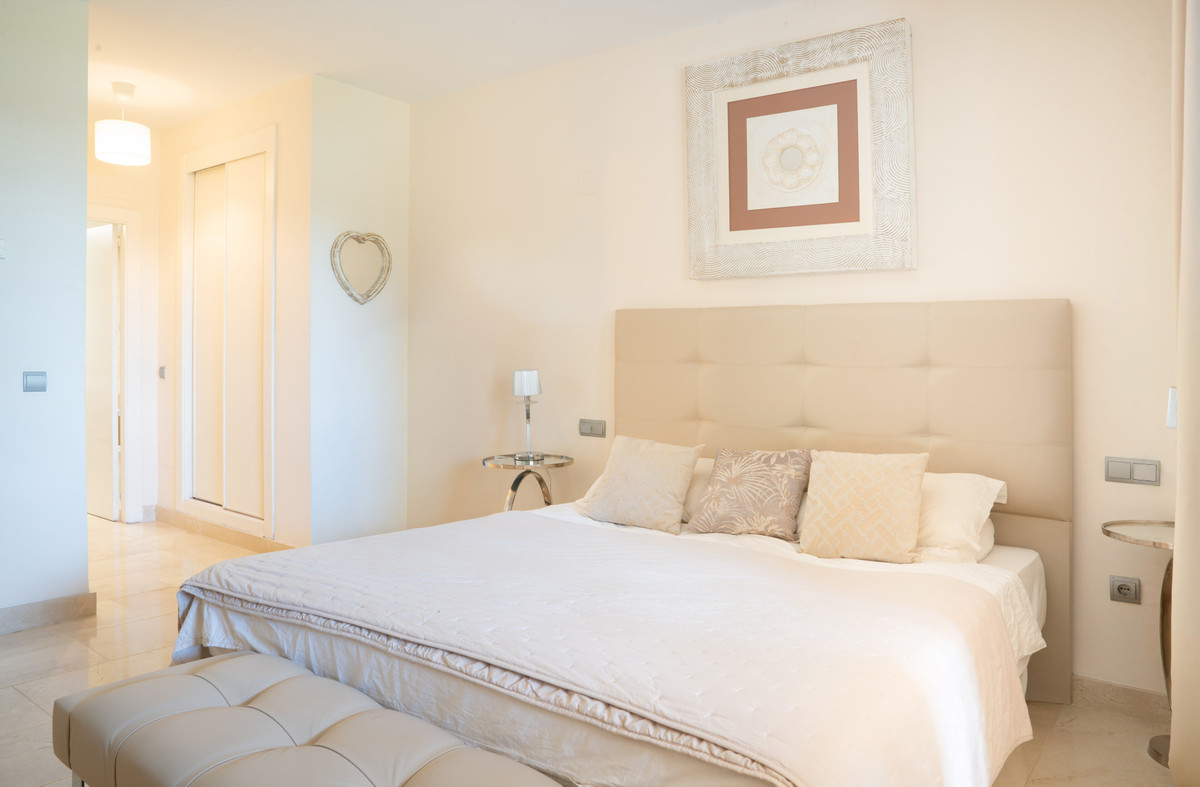 3 Bedroom Apartment for Sale in Benahavís — 8