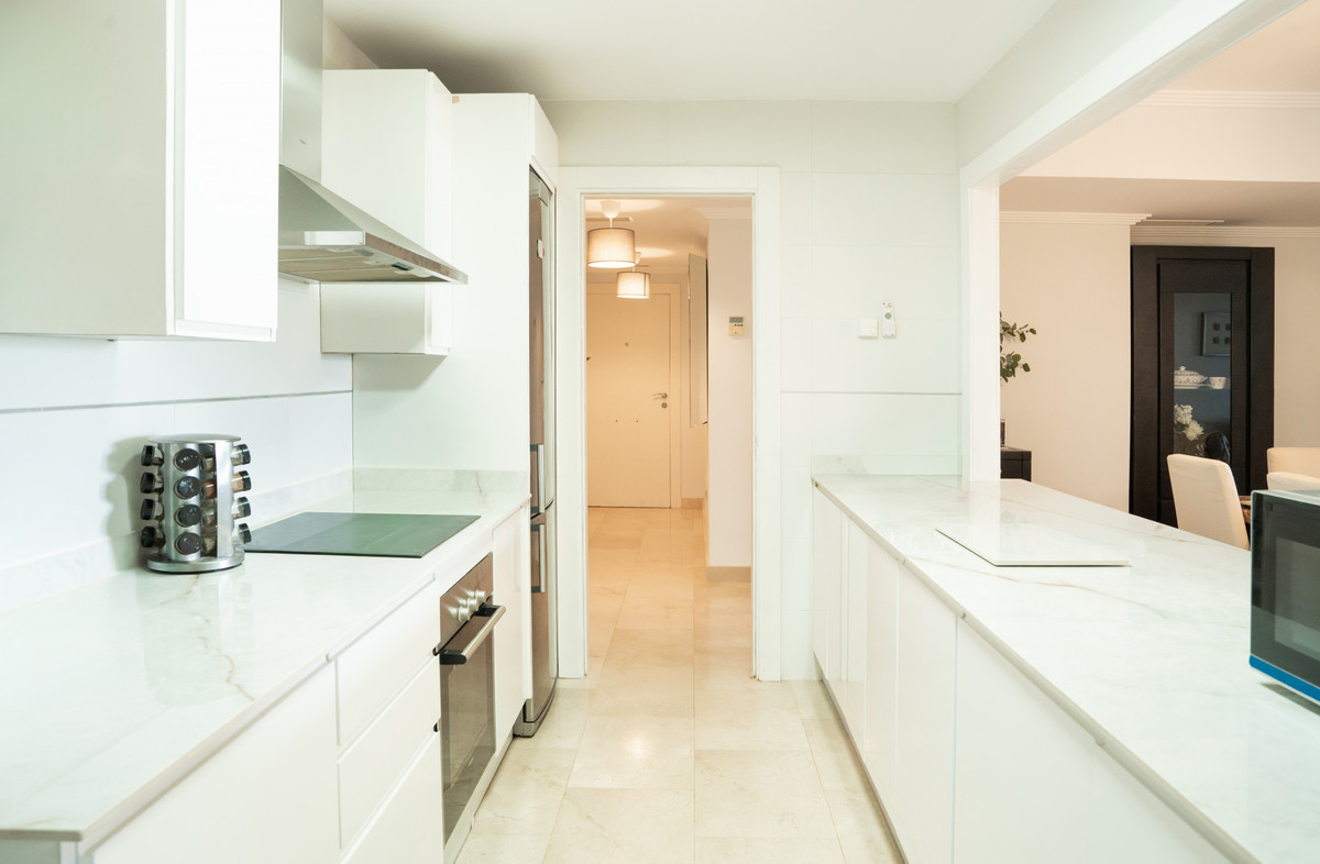 3 Bedroom Apartment for Sale in Benahavís — 9