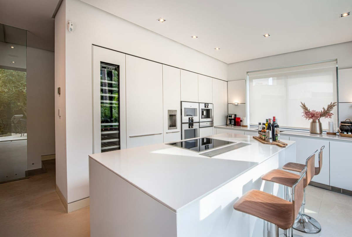 5 Bedroom Villa for Sale in The Golden Mile — view 12