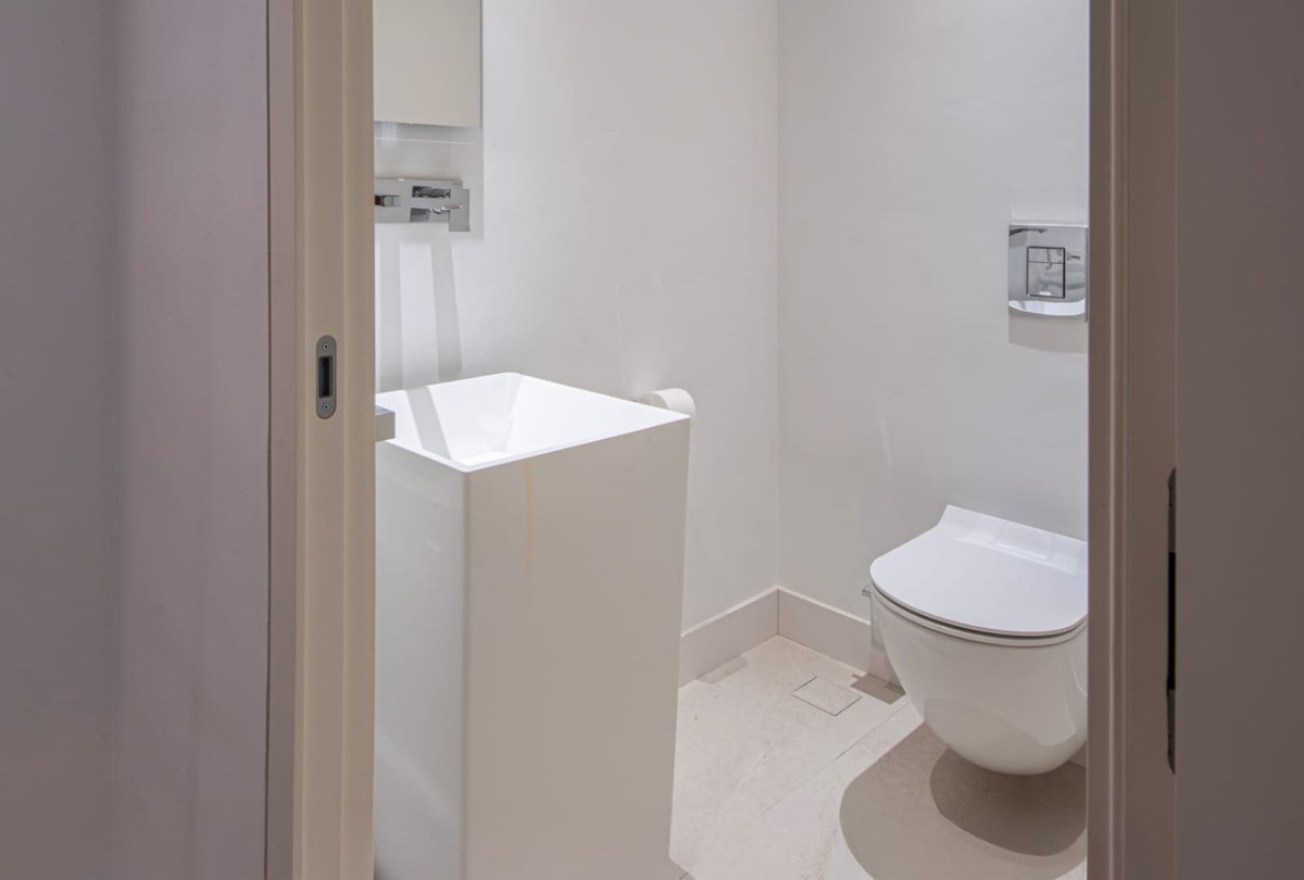5 Bedroom Villa for Sale in The Golden Mile — view 19