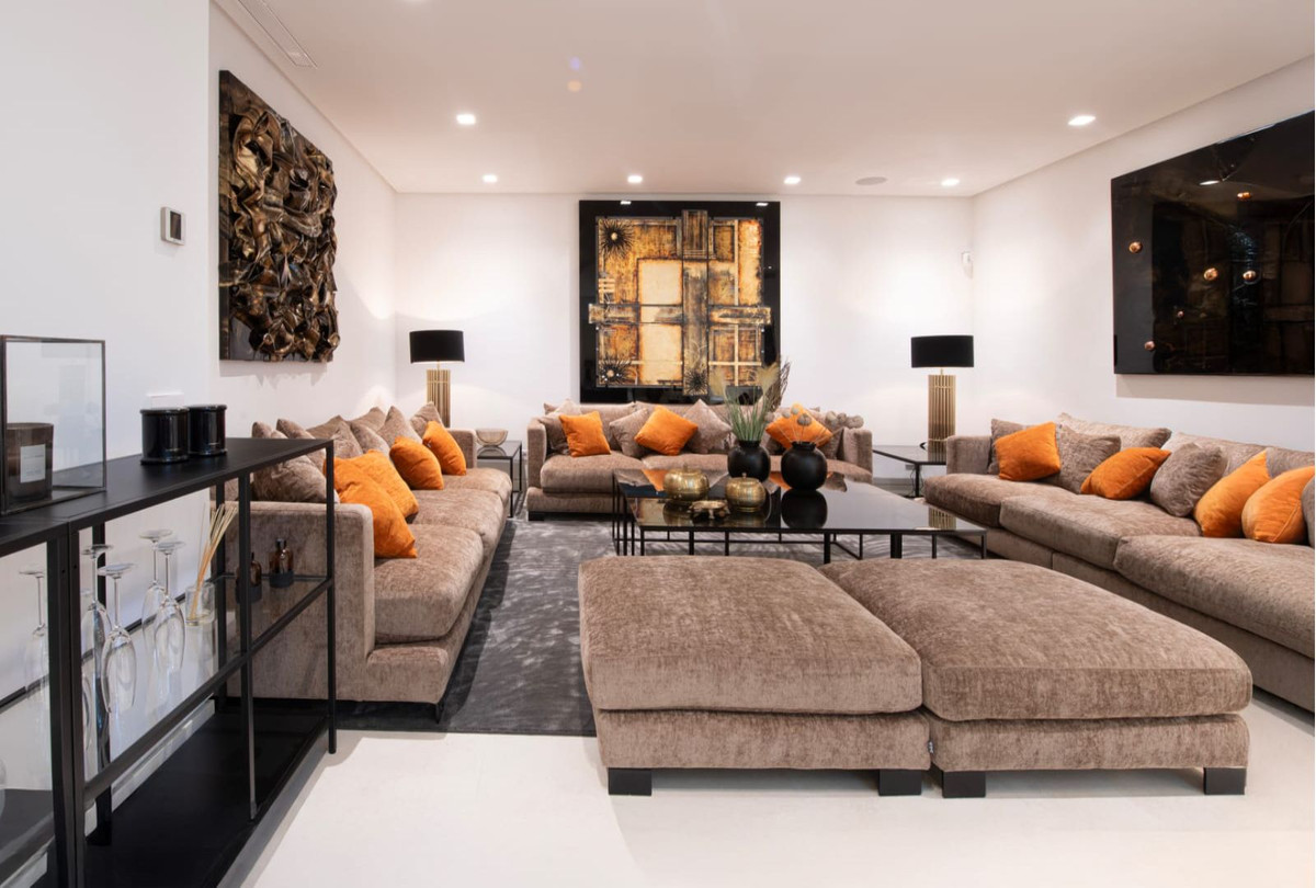 5 Bedroom Villa for Sale in The Golden Mile — view 20
